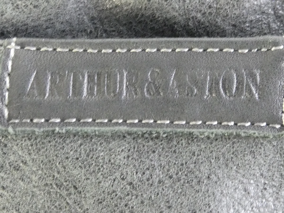 Zwarte leren schoudertas Arthur & Aston