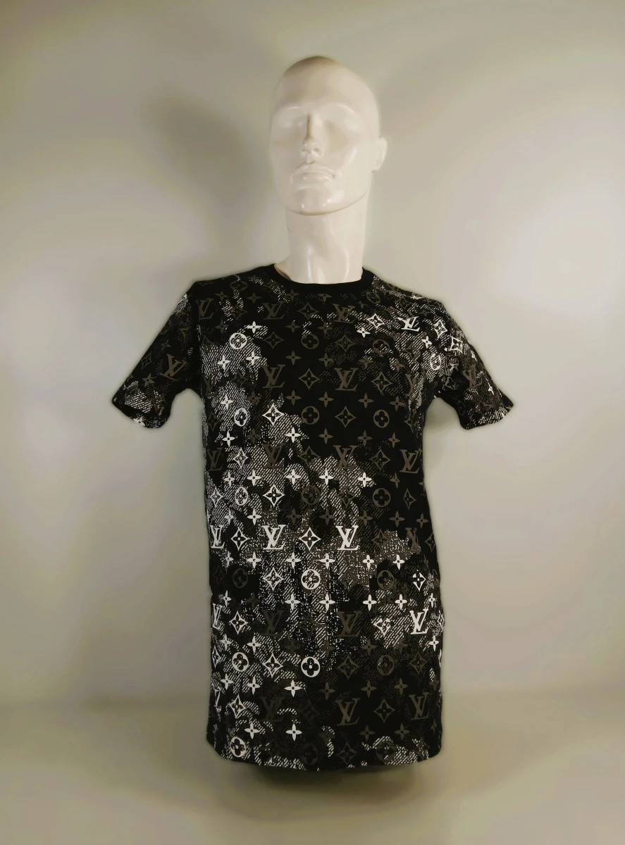 Louis Vuitton zwart T-shirt met zilveren print, maat S