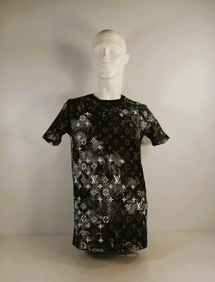 Louis Vuitton zwart T-shirt met zilveren print, maat S