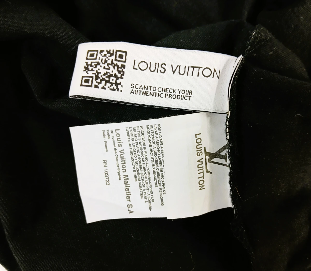 Louis Vuitton zwart T-shirt met zilveren print, maat S