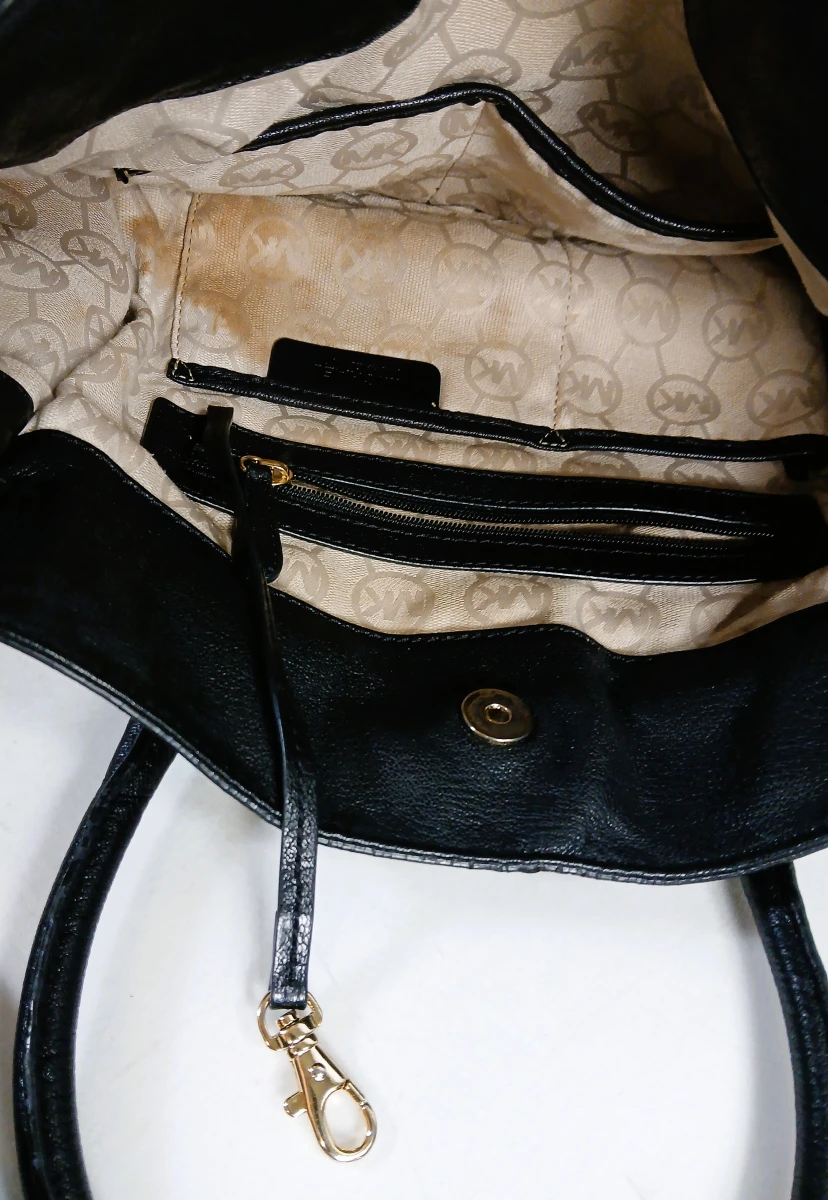 Michael Kors zwarte leren handtas met gouden accenten