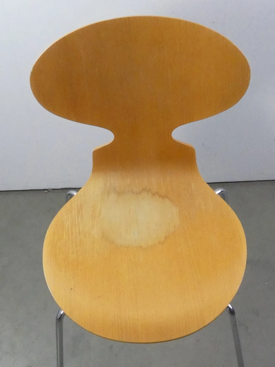 Arne Jacobsen Fritz Hansen vlinderstoel van verchroomd staal en houtfineer