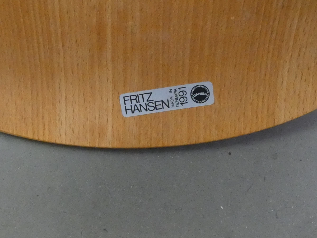 Arne Jacobsen Fritz Hansen vlinderstoel van verchroomd staal en houtfineer