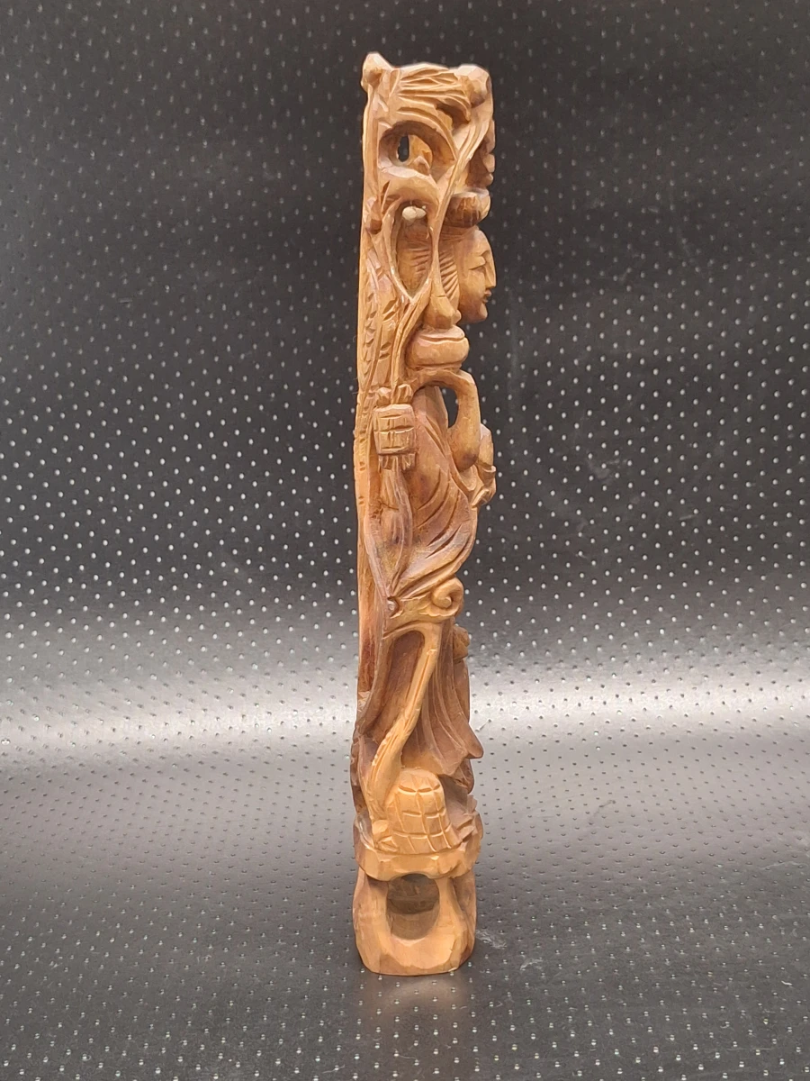 Handgesneden Chinees houten beeld van Longnü met draak - vintage boeddhistische houtsnijwerk