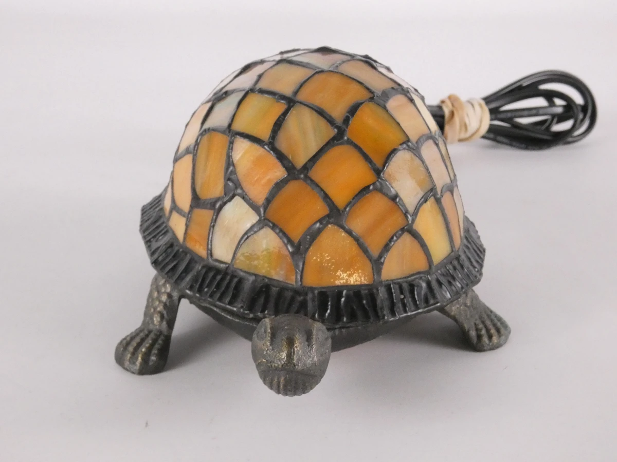 Dehoka Tiffany-stijl tafellamp – schildpad van gekleurd glas