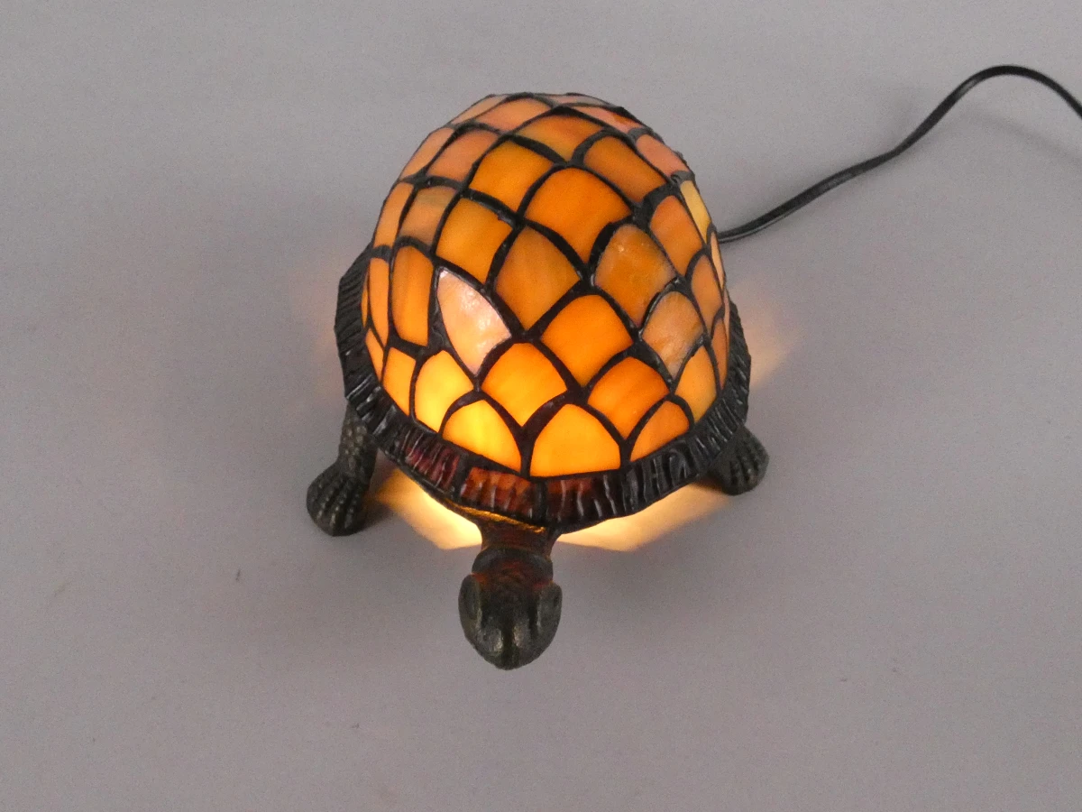 Dehoka Tiffany-stijl tafellamp – schildpad van gekleurd glas