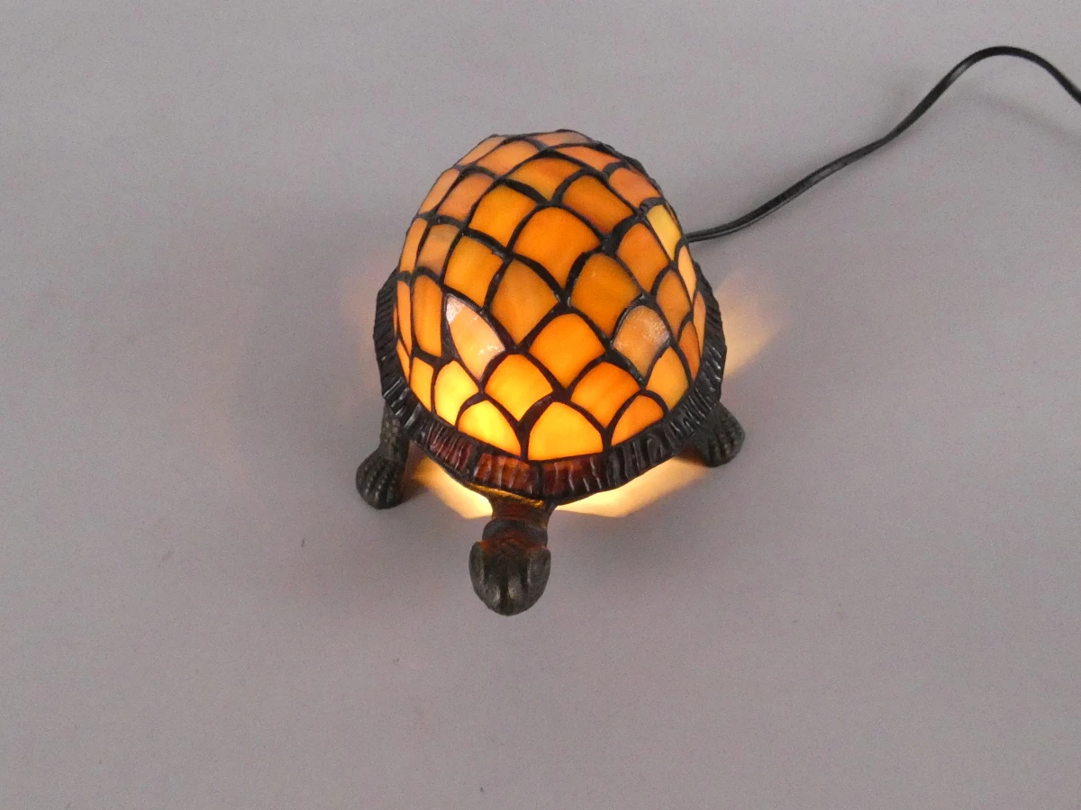 Dehoka Tiffany-stijl tafellamp – schildpad van gekleurd glas