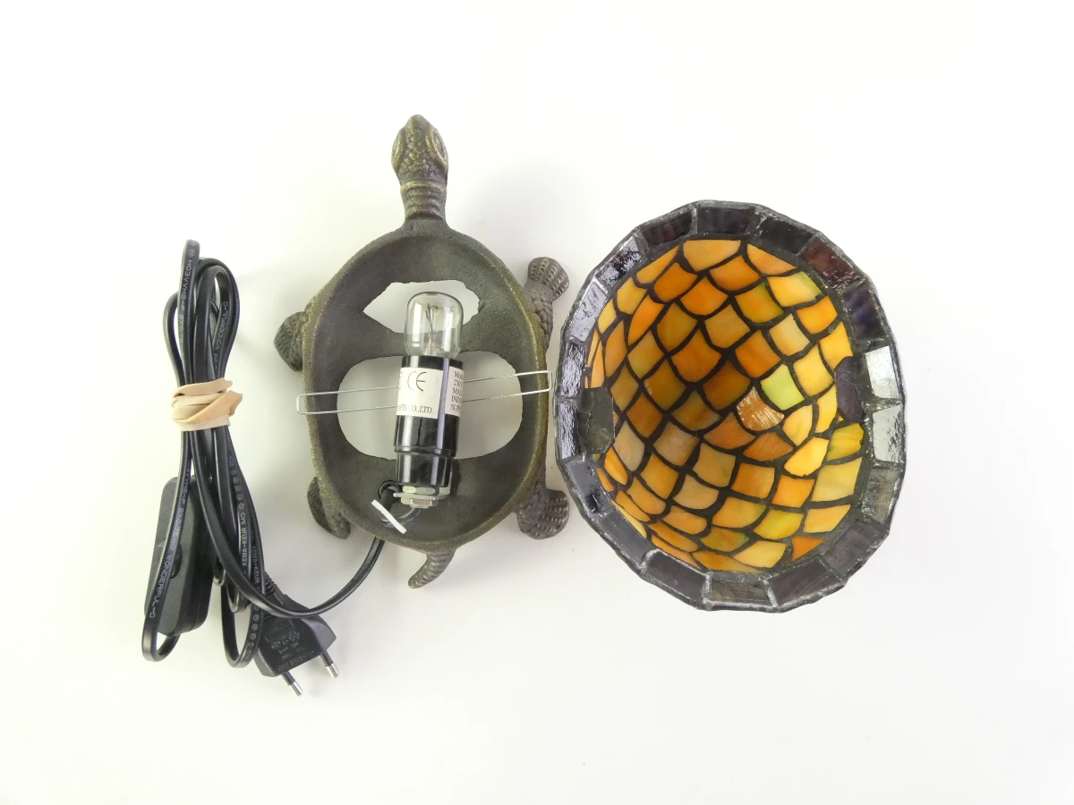 Dehoka Tiffany-stijl tafellamp – schildpad van gekleurd glas