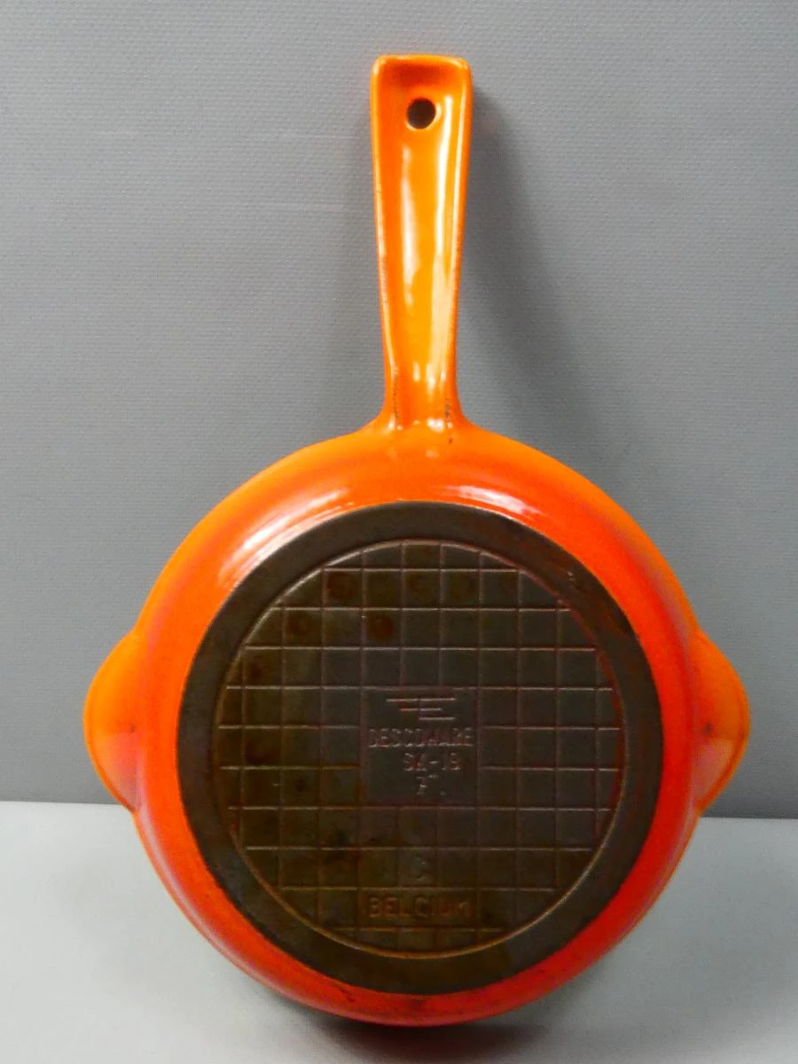 Vintage oranje geëmailleerde braadpan met handvat