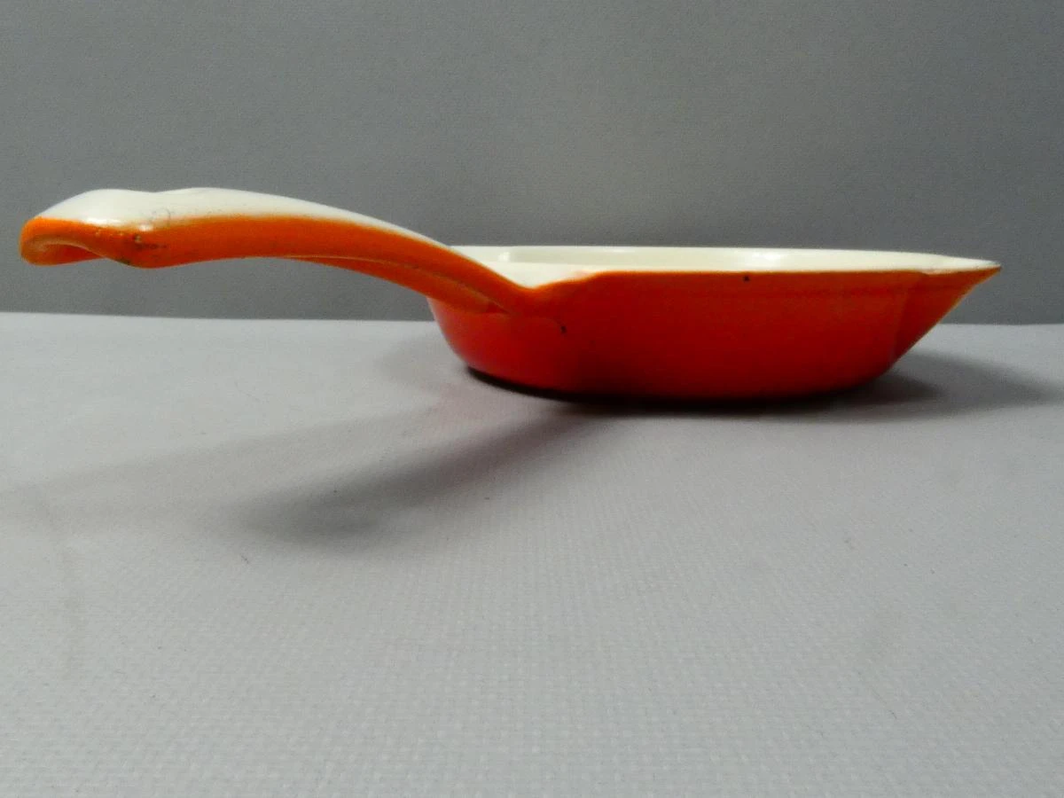 Vintage oranje geëmailleerde braadpan met handvat