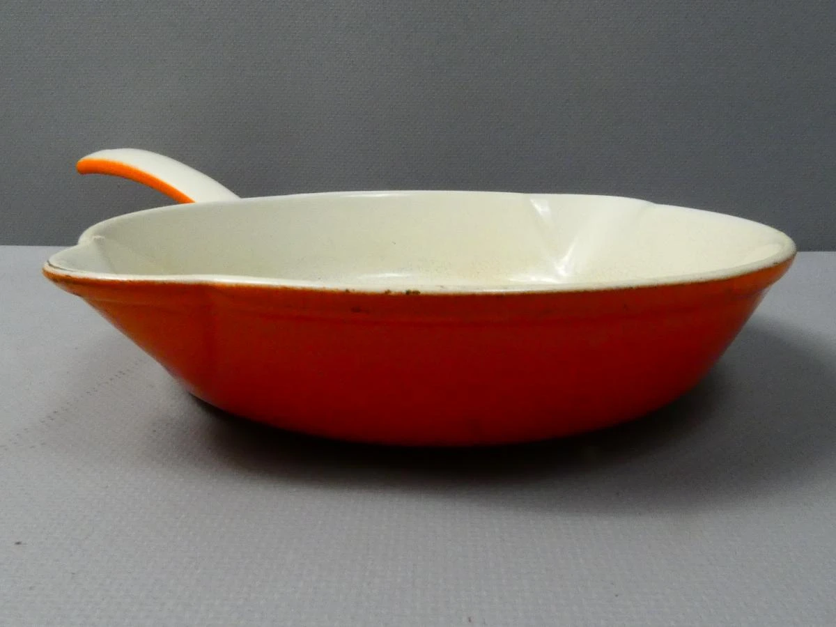 Vintage oranje geëmailleerde braadpan met handvat