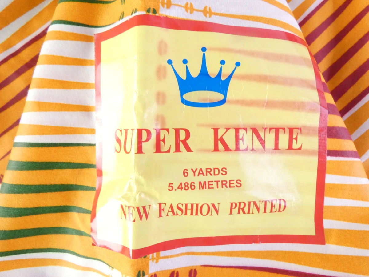 Set van kleurrijke Afrikaanse waxprints en headwraps