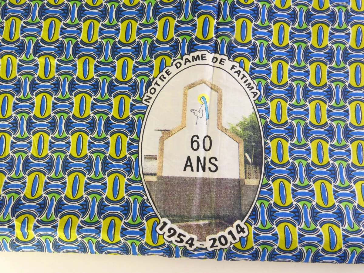 Set van kleurrijke Afrikaanse waxprints en headwraps