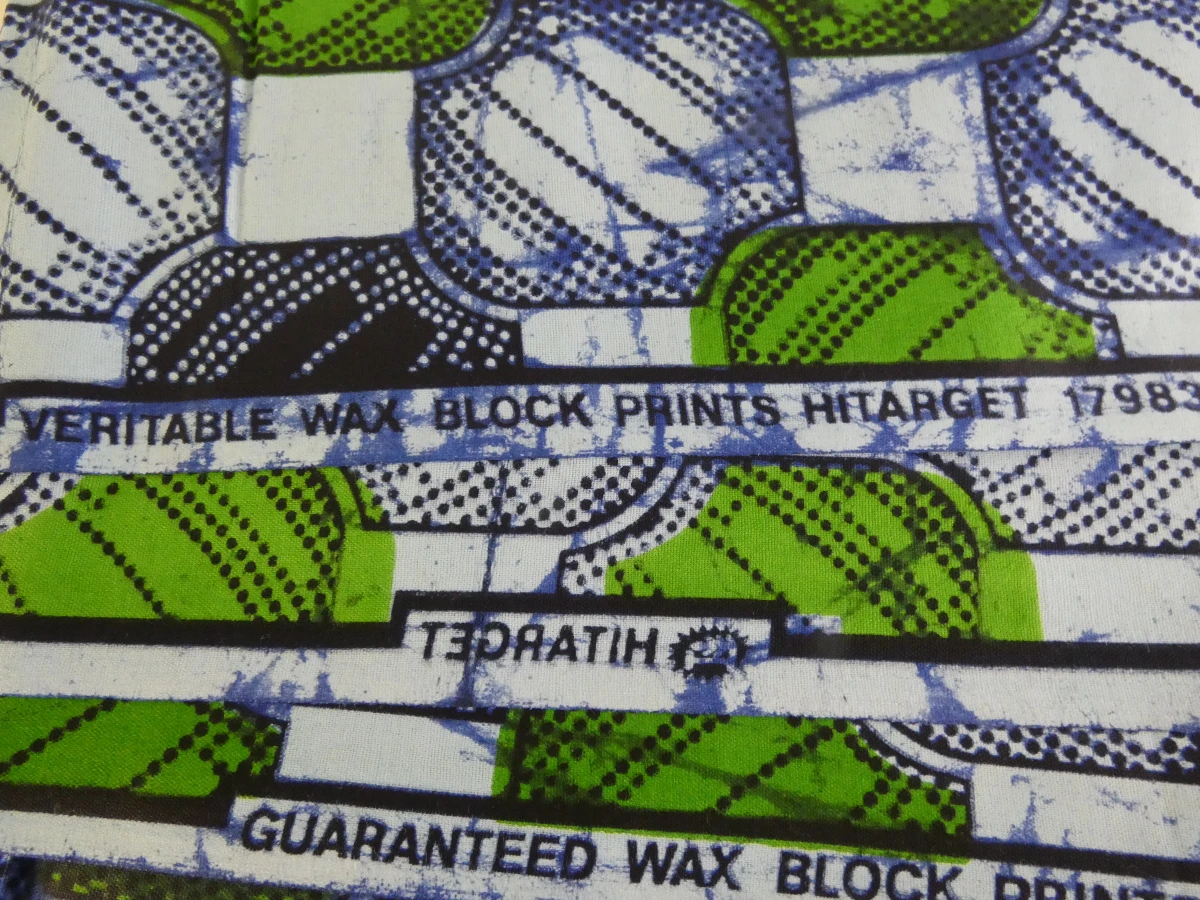 Set van kleurrijke Afrikaanse waxprints en headwraps