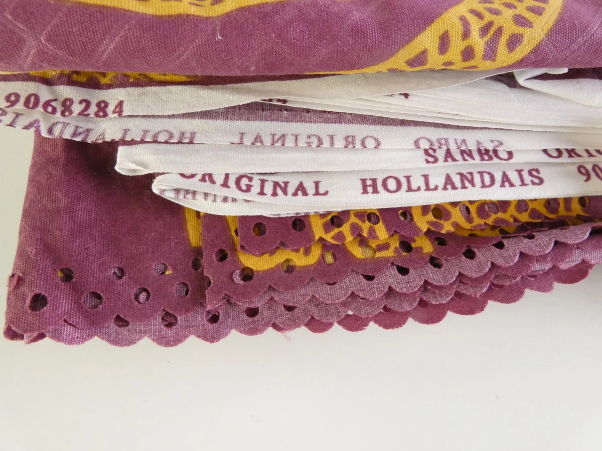 Set van kleurrijke Afrikaanse waxprints en headwraps