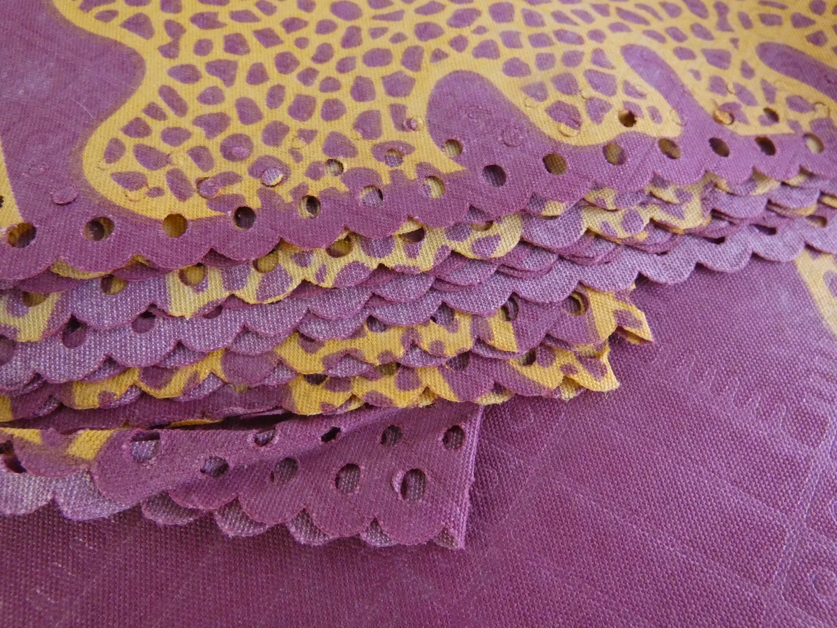Set van kleurrijke Afrikaanse waxprints en headwraps