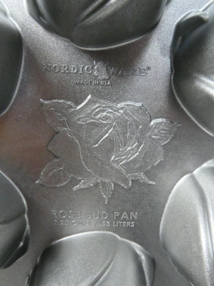 Metalen cup cakevorm met rozenmotief Nordic Ware USA