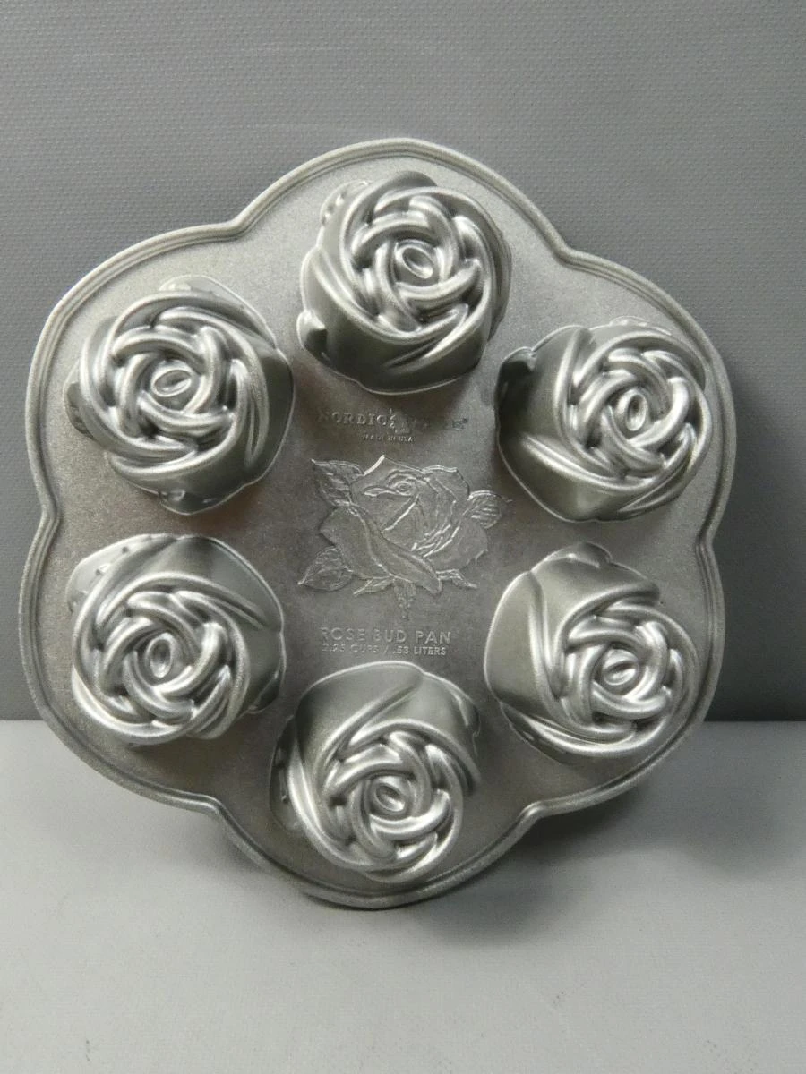 Metalen cup cakevorm met rozenmotief Nordic Ware USA