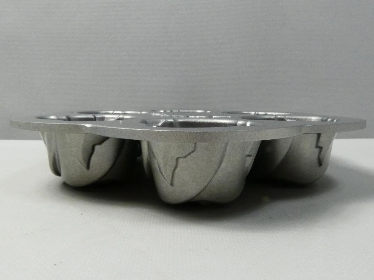 Metalen cup cakevorm met rozenmotief Nordic Ware USA