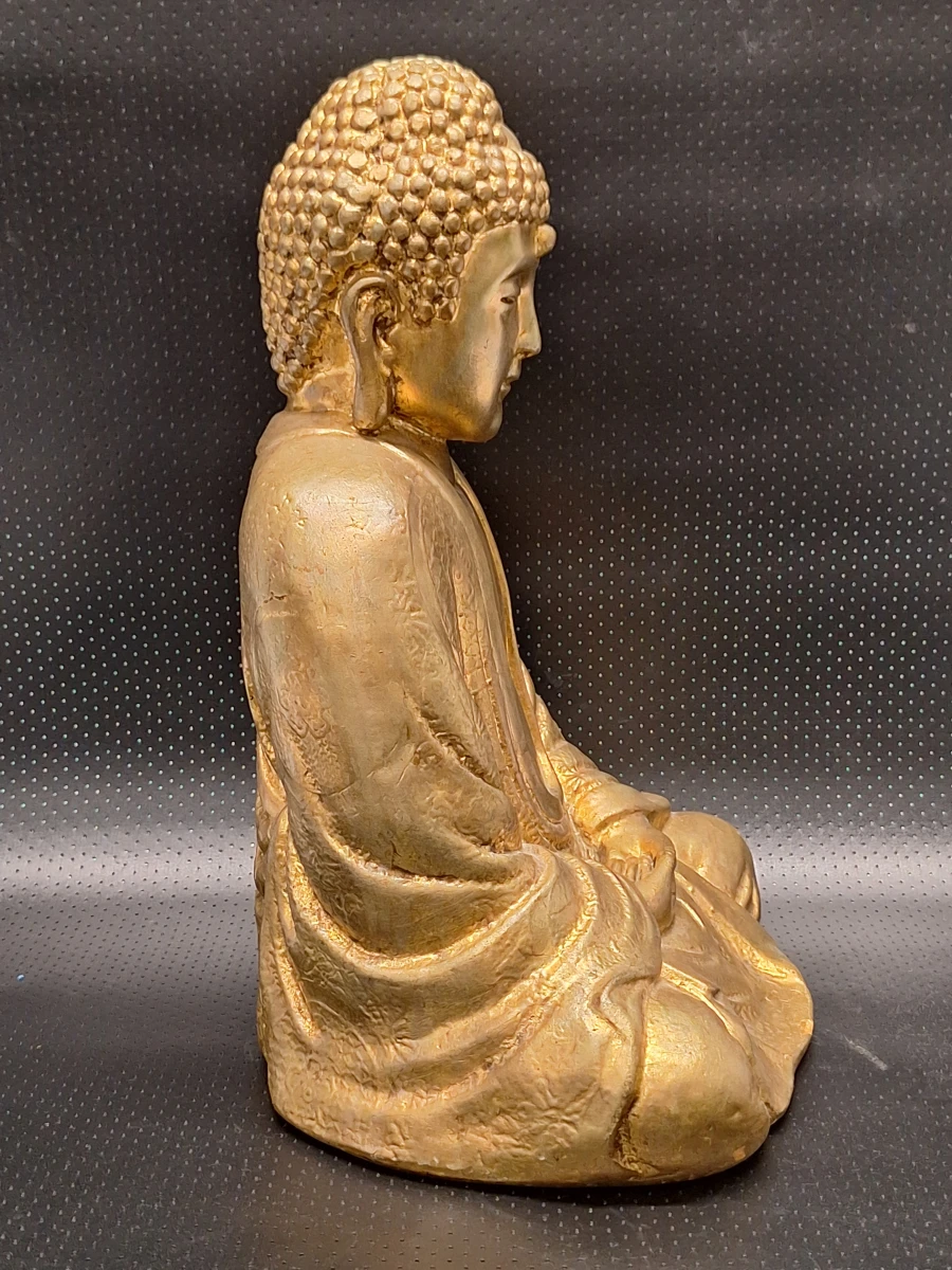 Goudkleurig gipsen Boeddhabeeld in Japanse stijl
