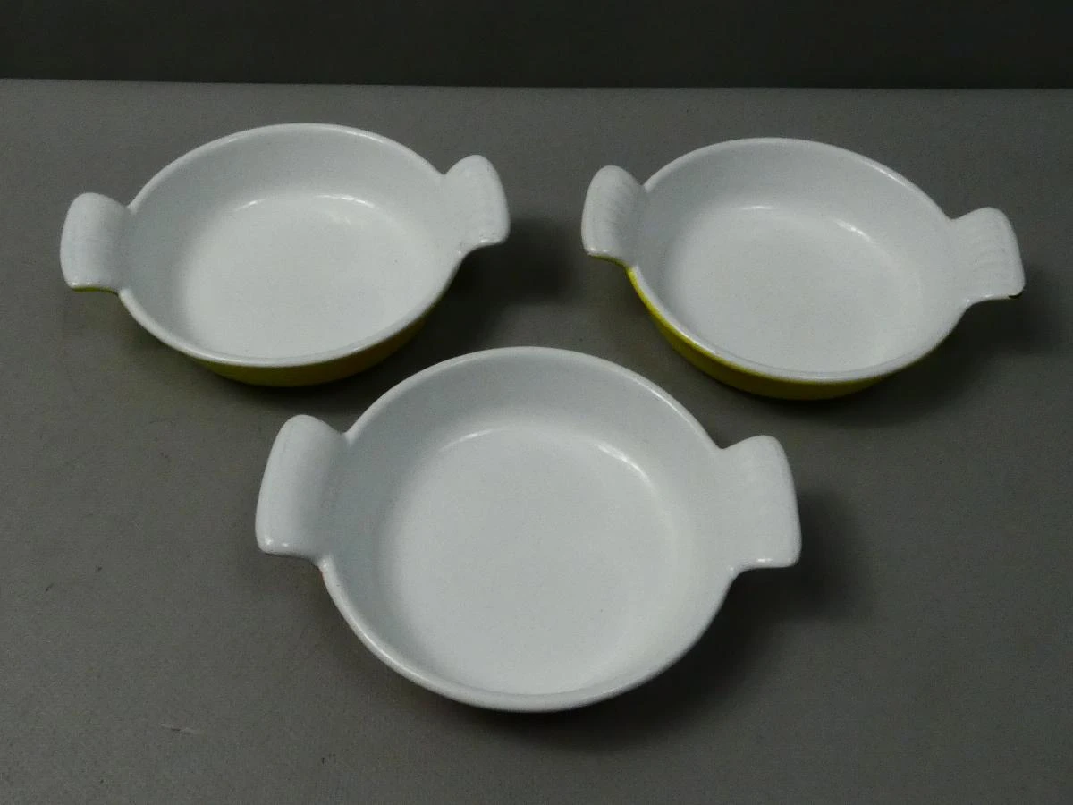 Set van 3 vintage gietijzeren ovenschaaltjes in geel en oranje