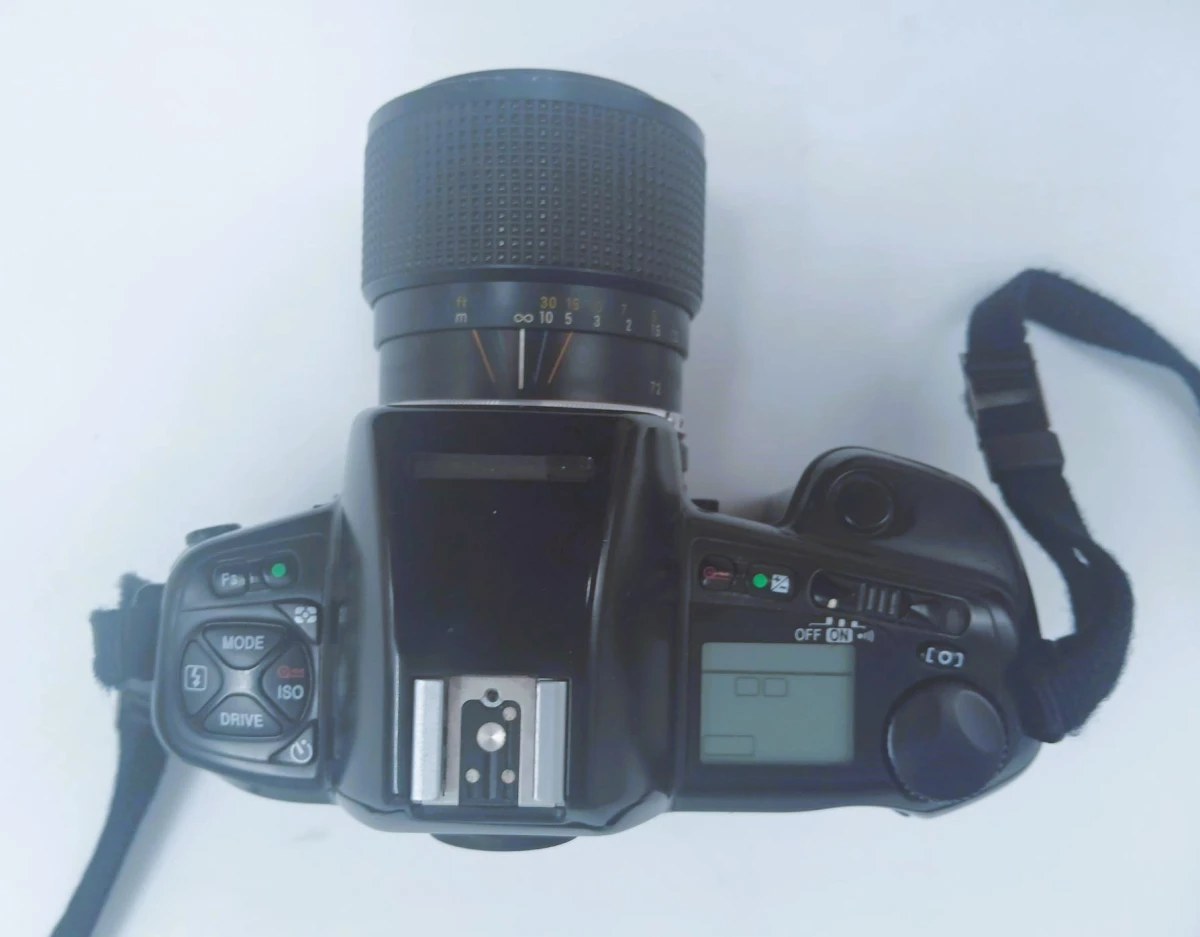 Spiegelreflexcamera NIKON F90 met zoomlens