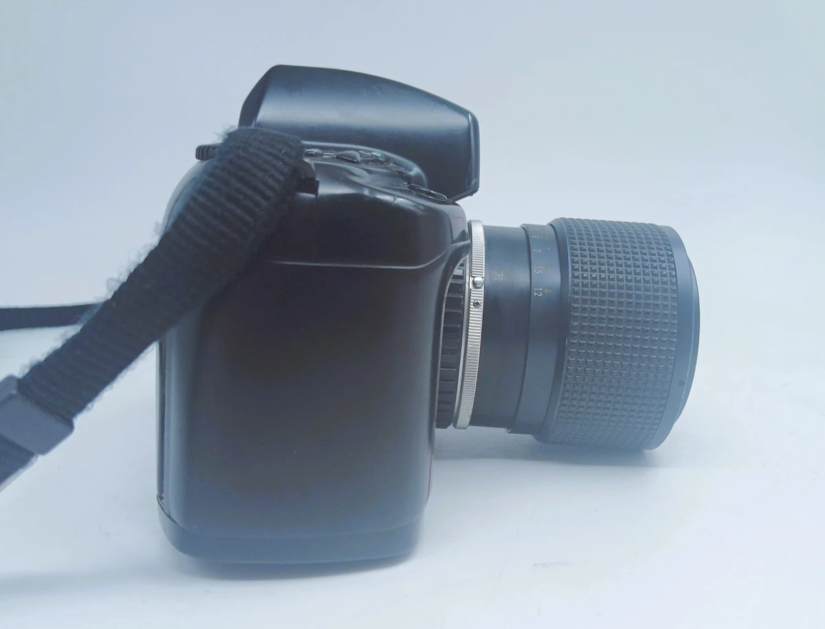 Spiegelreflexcamera NIKON F90 met zoomlens