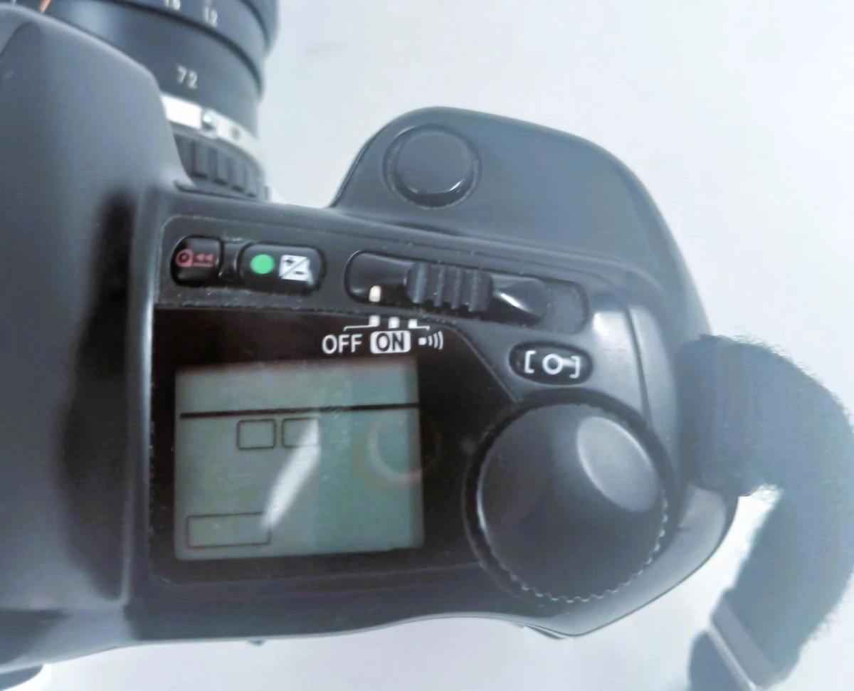 Spiegelreflexcamera NIKON F90 met zoomlens