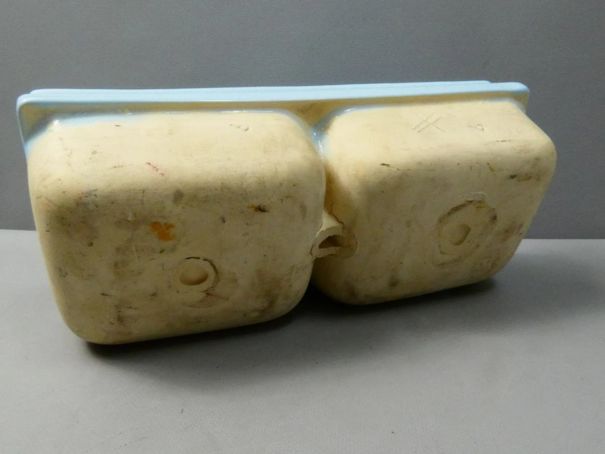 Vintage keramische zeepbak met geïntegreerde handgreep