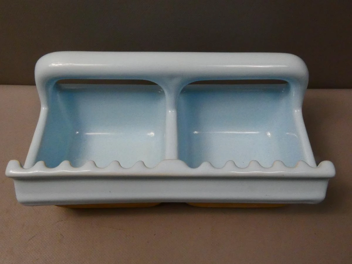 Vintage keramische zeepbak met geïntegreerde handgreep