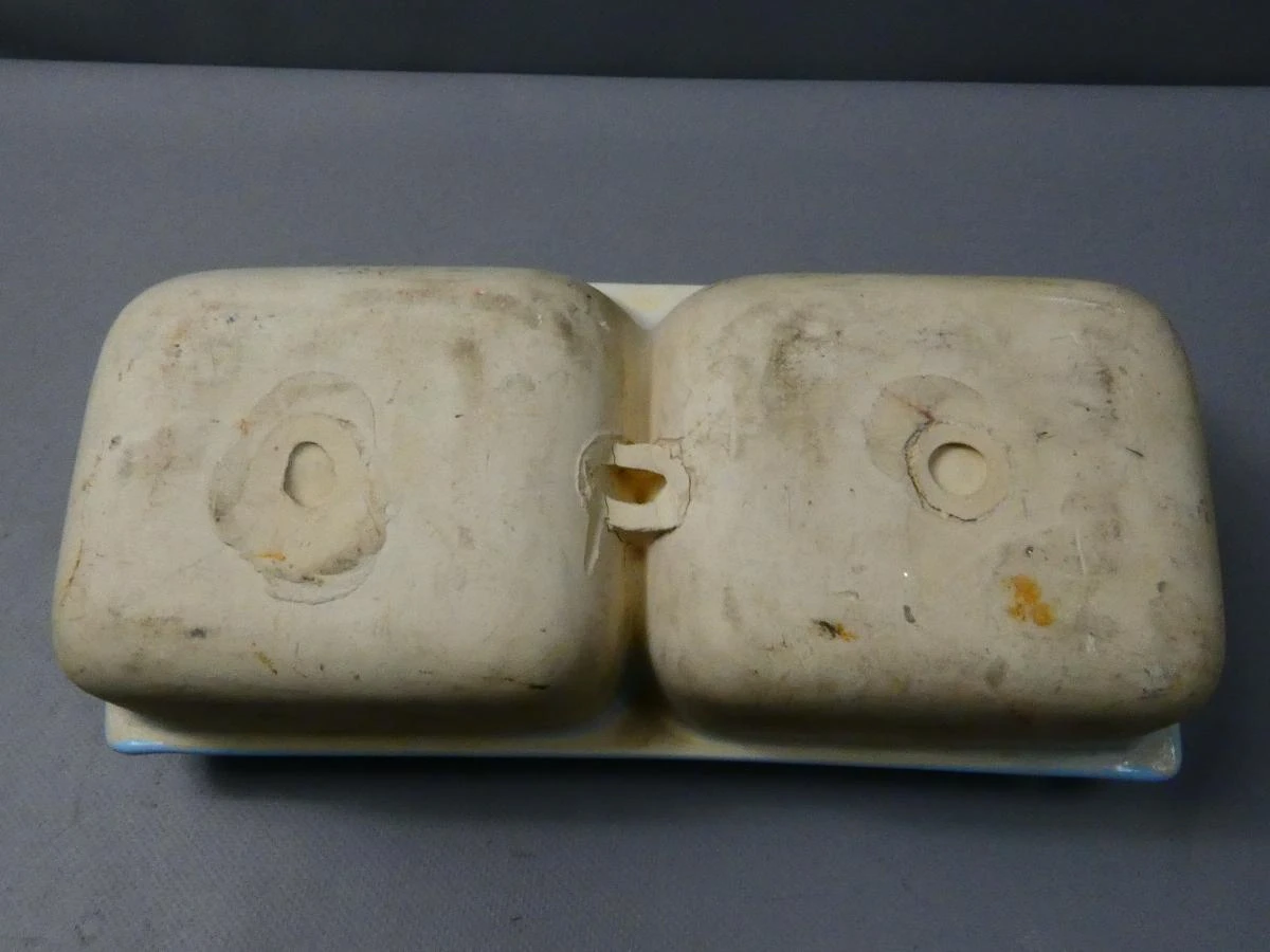 Vintage keramische zeepbak met geïntegreerde handgreep