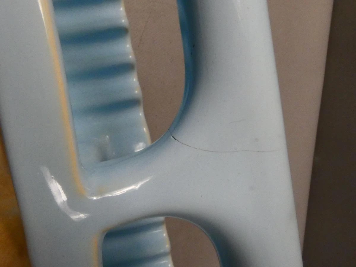 Vintage keramische zeepbak met geïntegreerde handgreep