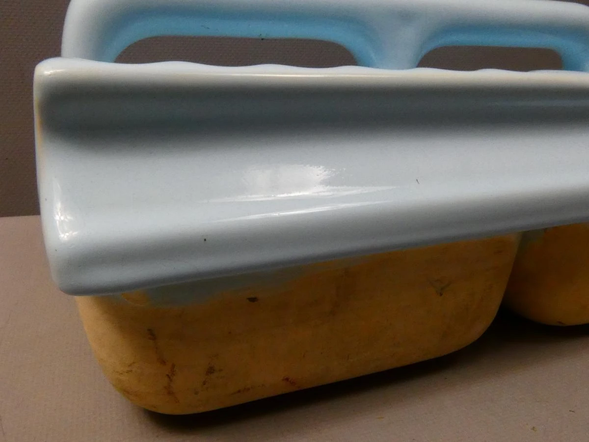 Vintage keramische zeepbak met geïntegreerde handgreep