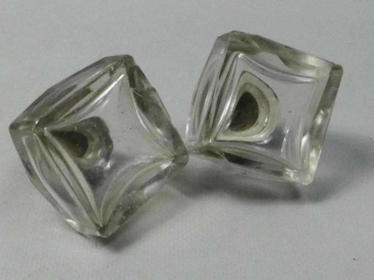 Set van 2 vintage glazen inktpotjes met messing deksel