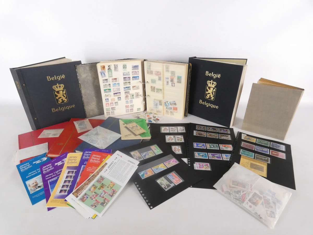 Verzameling postzegels met albums en catalogus