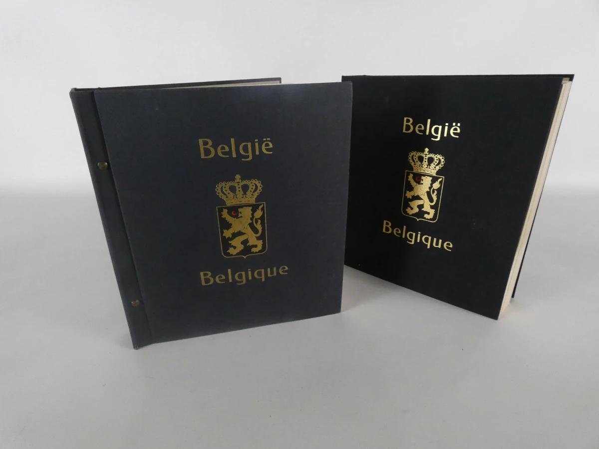 Verzameling postzegels met albums en catalogus