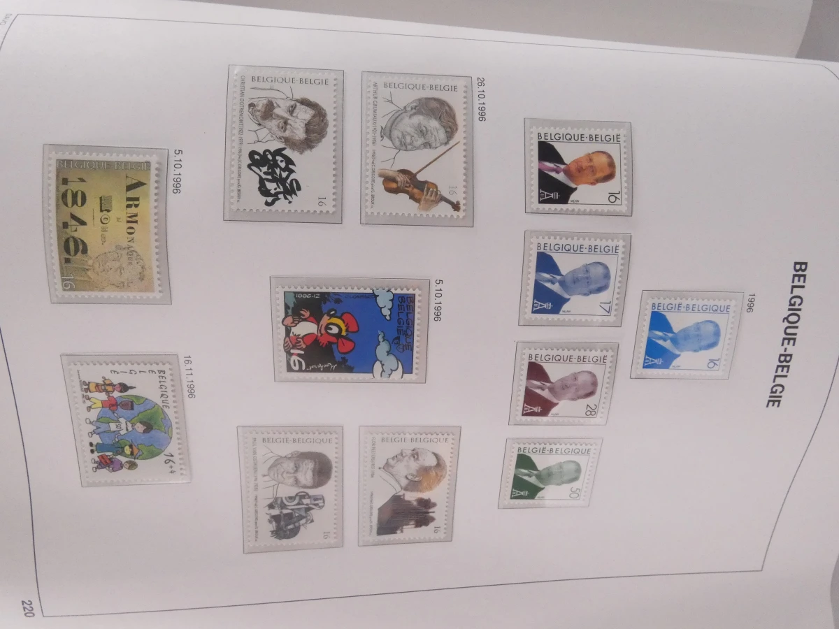 Verzameling postzegels met albums en catalogus