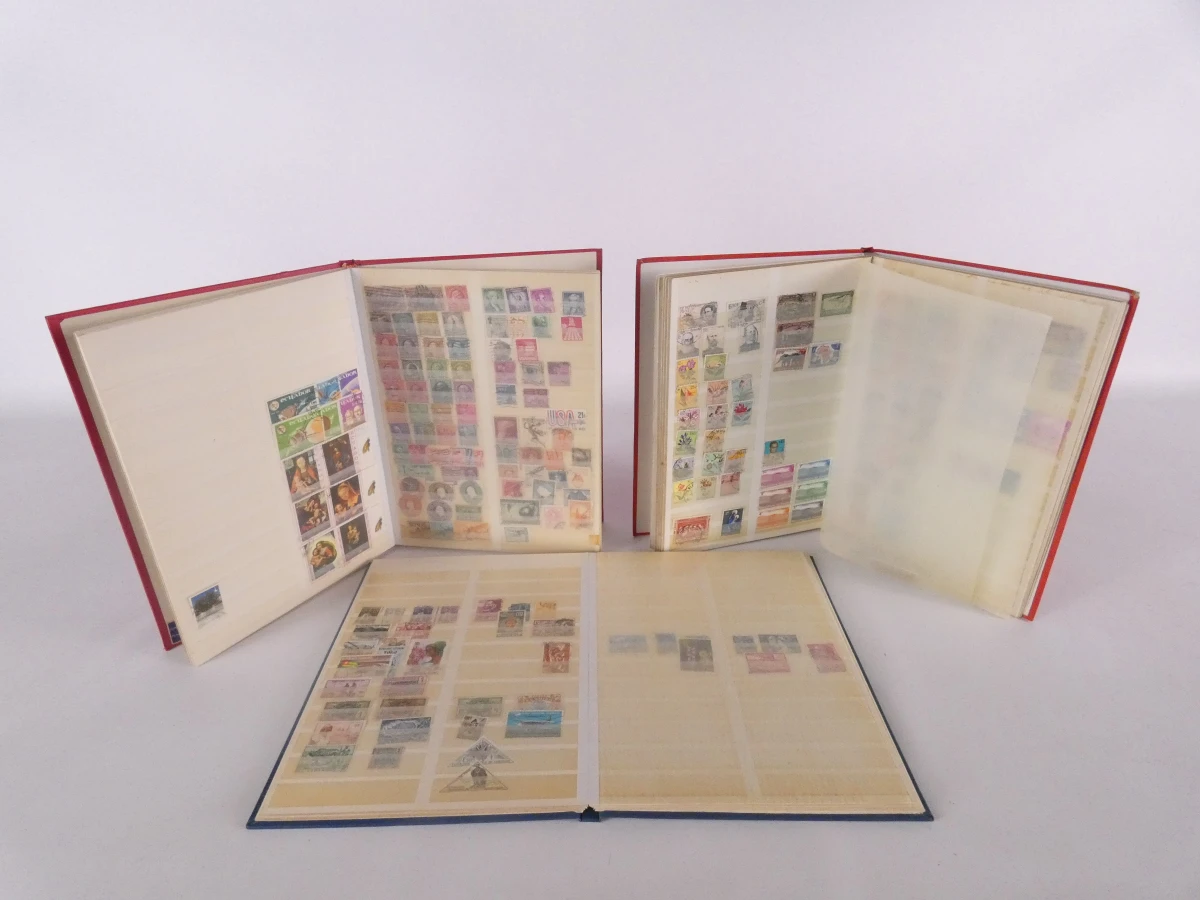 Verzameling postzegels met albums en catalogus