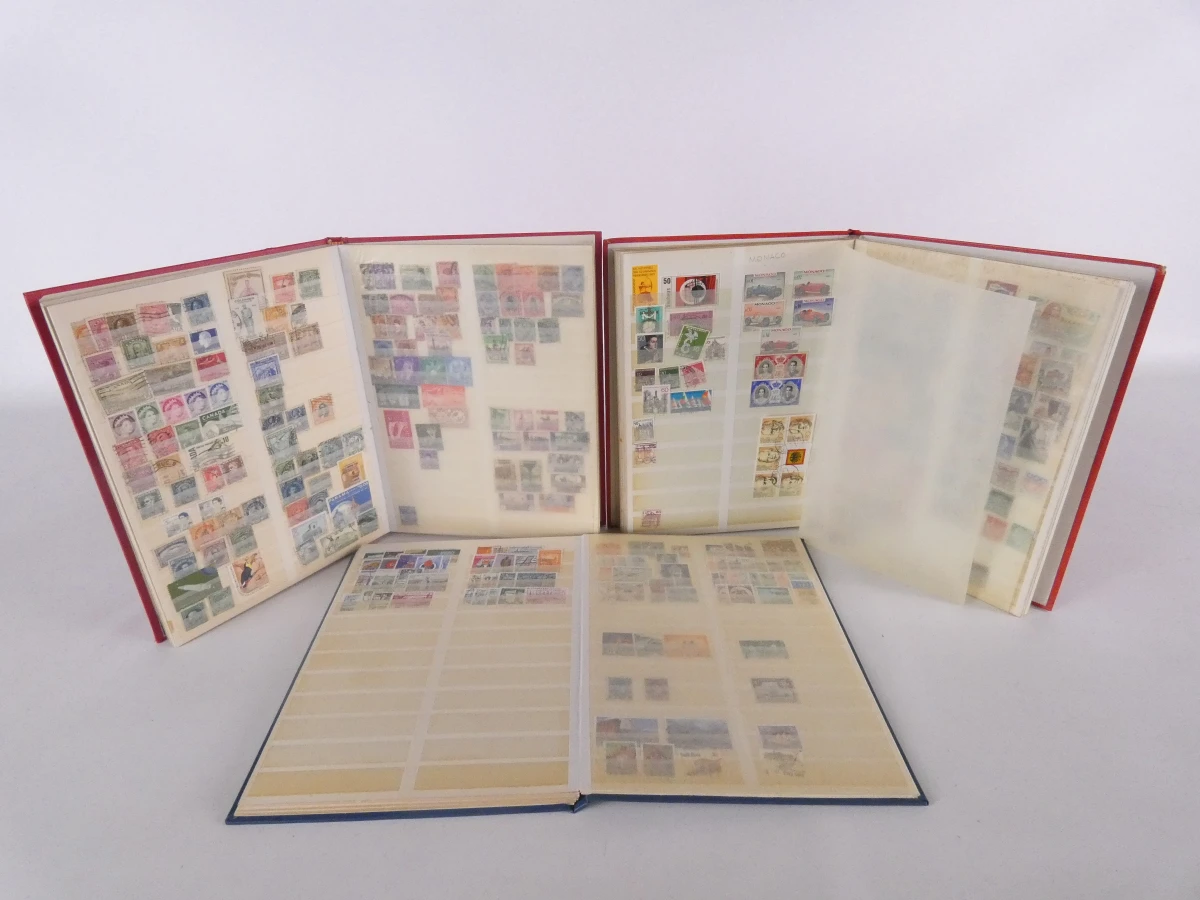 Verzameling postzegels met albums en catalogus