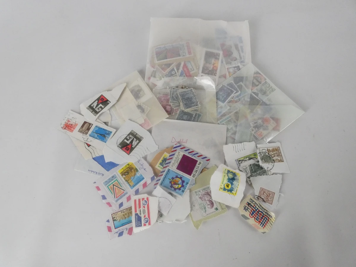 Verzameling postzegels met albums en catalogus