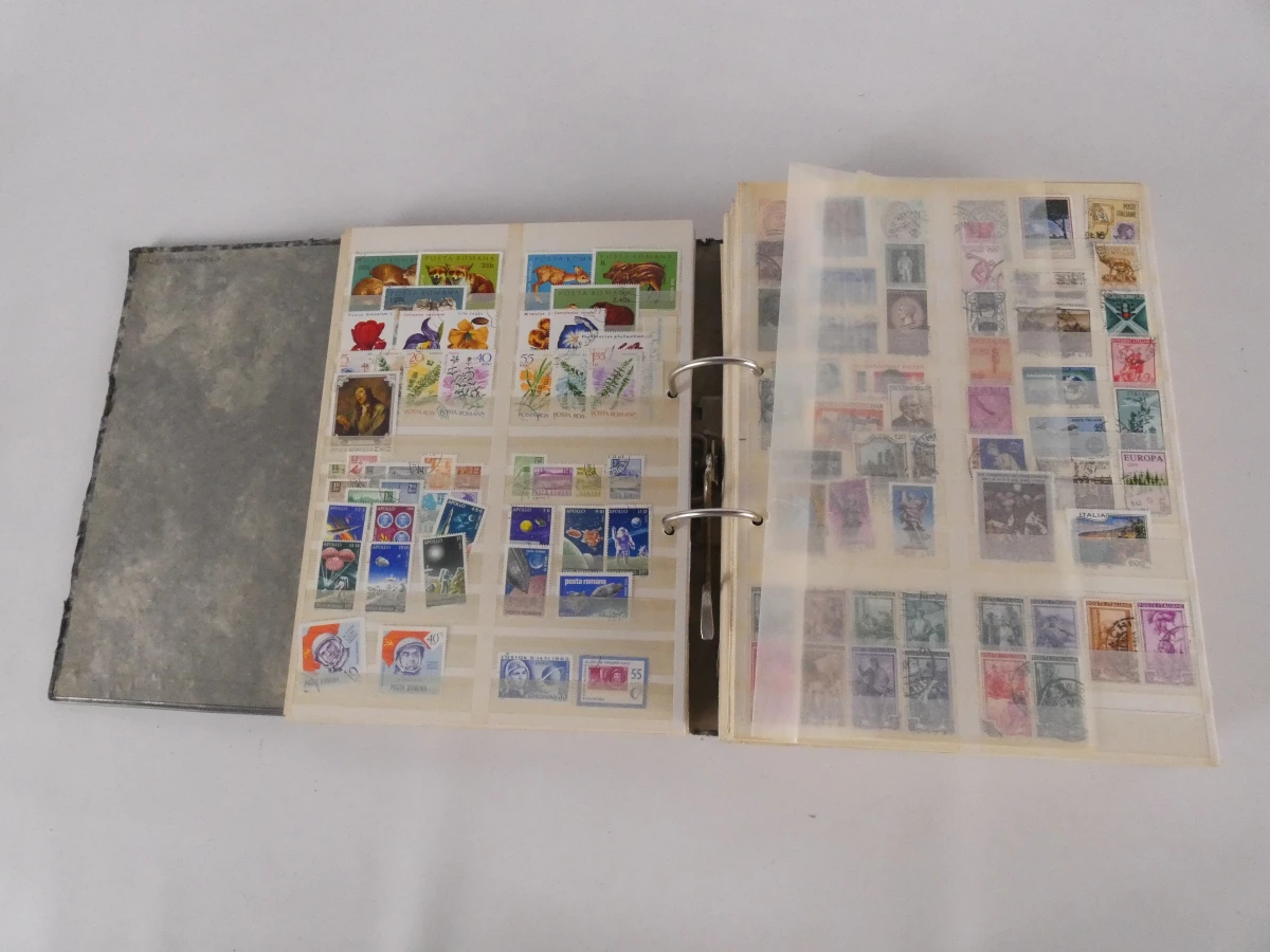 Verzameling postzegels met albums en catalogus