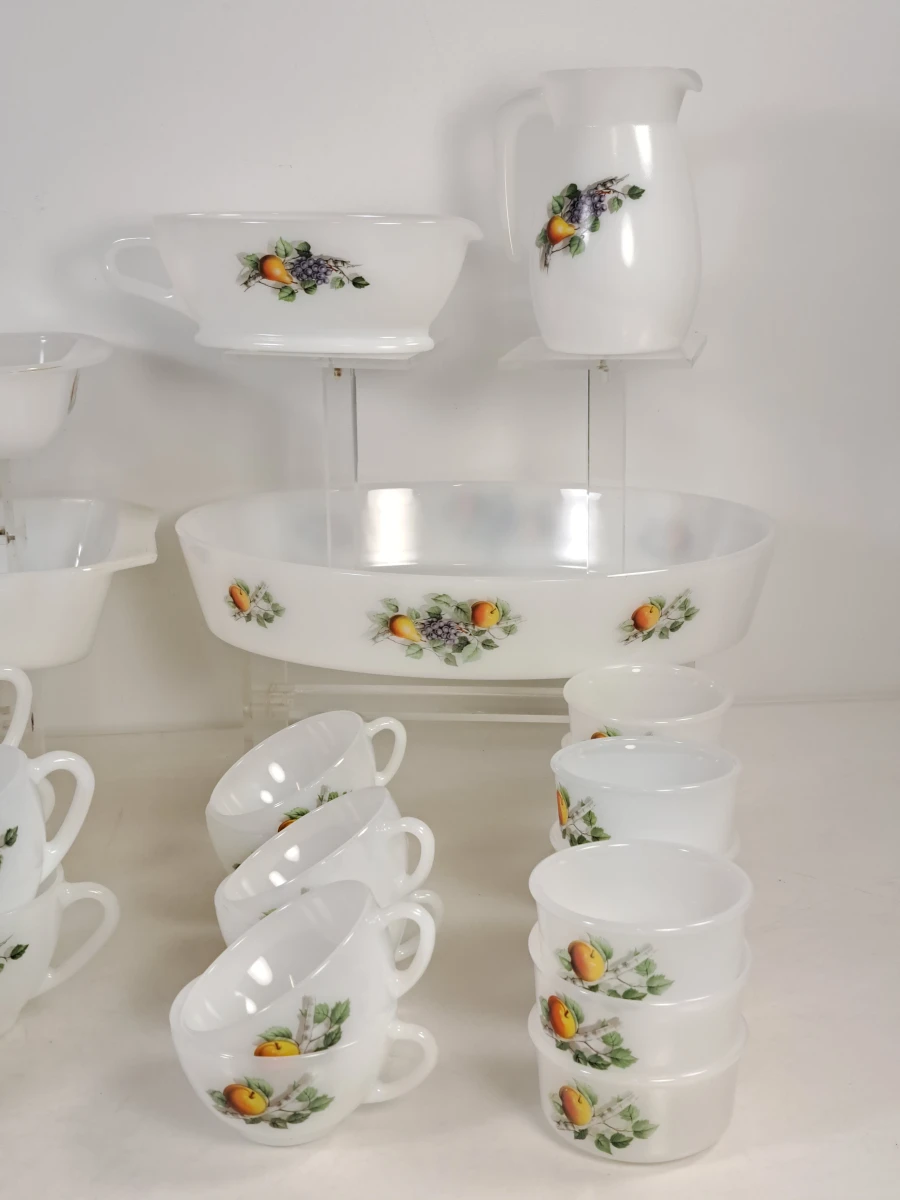 Set Arcopal servies met fruitdecoratie