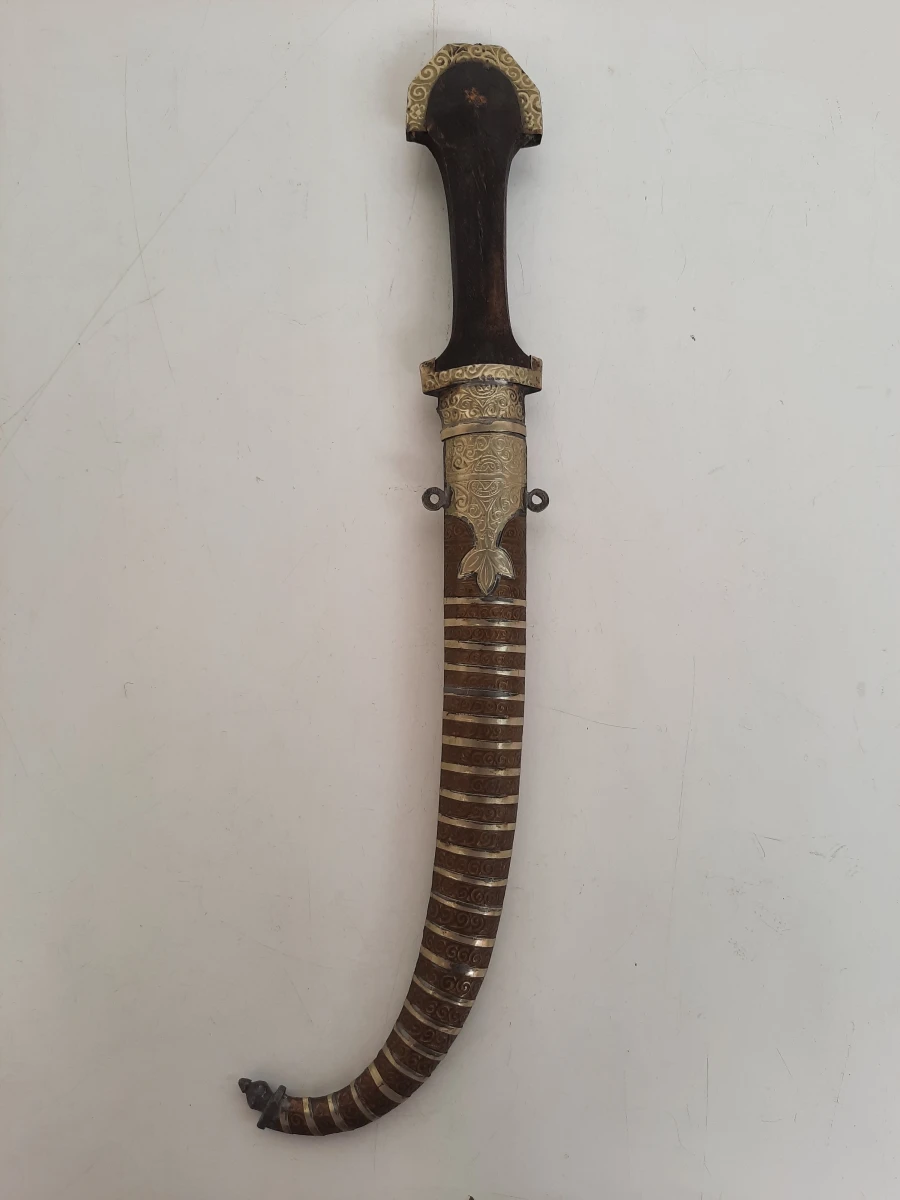 Antieke/Vintage Arabische Khanjar / Jambiya Dolk met Geciseleerde Schede