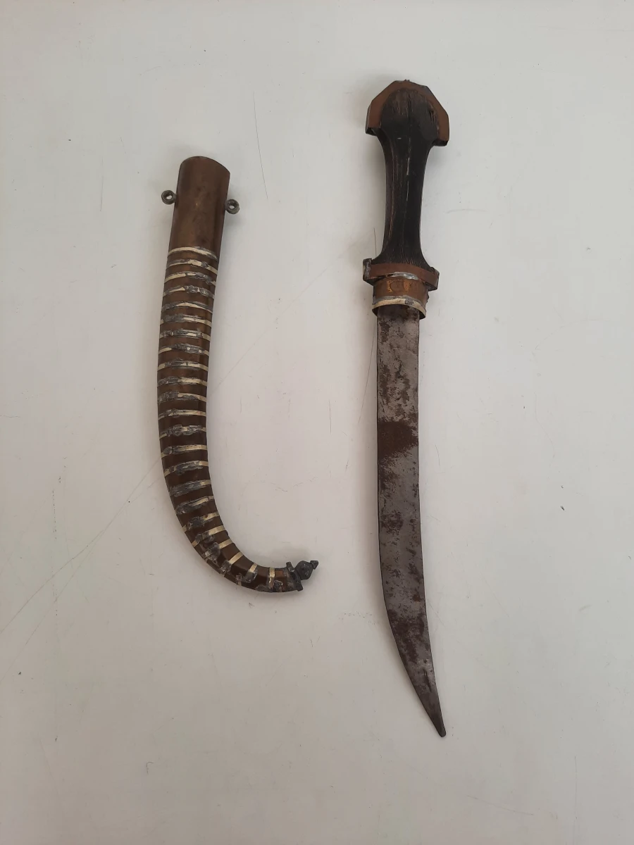 Antieke/Vintage Arabische Khanjar / Jambiya Dolk met Geciseleerde Schede