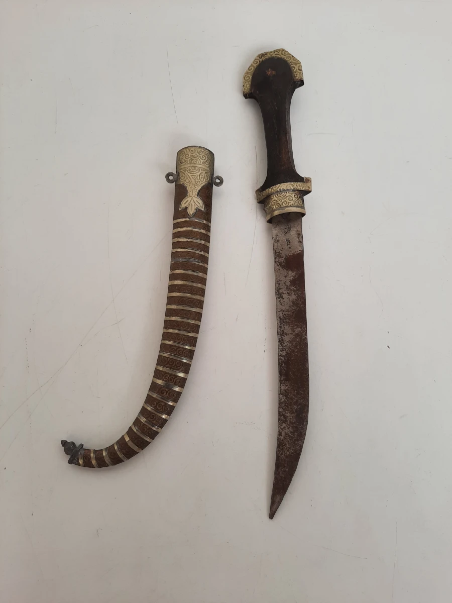 Antieke/Vintage Arabische Khanjar / Jambiya Dolk met Geciseleerde Schede
