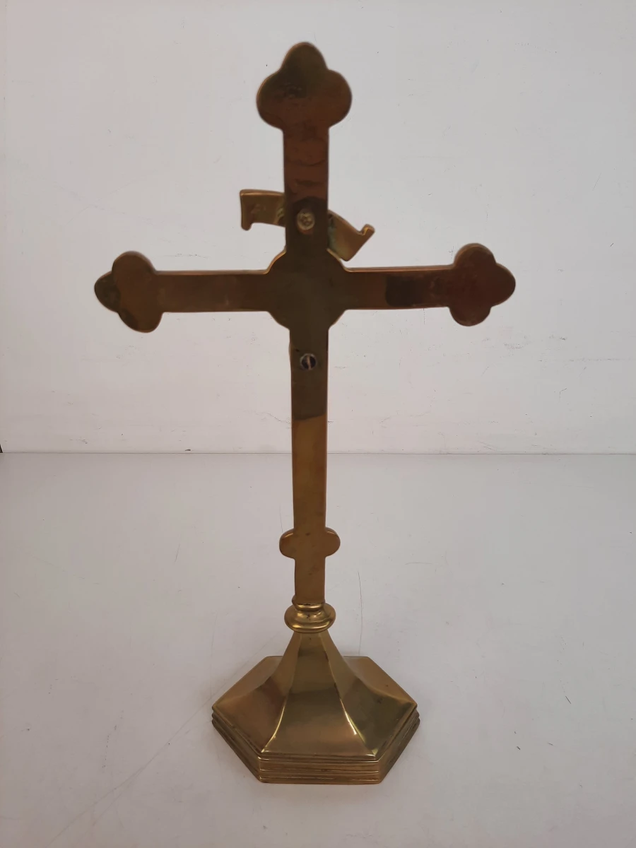 Antiek Neogotisch Altaarkruis / Staand Kruisbeeld – Geelkopere/Messing – Frankrijk/België, ca. 1900