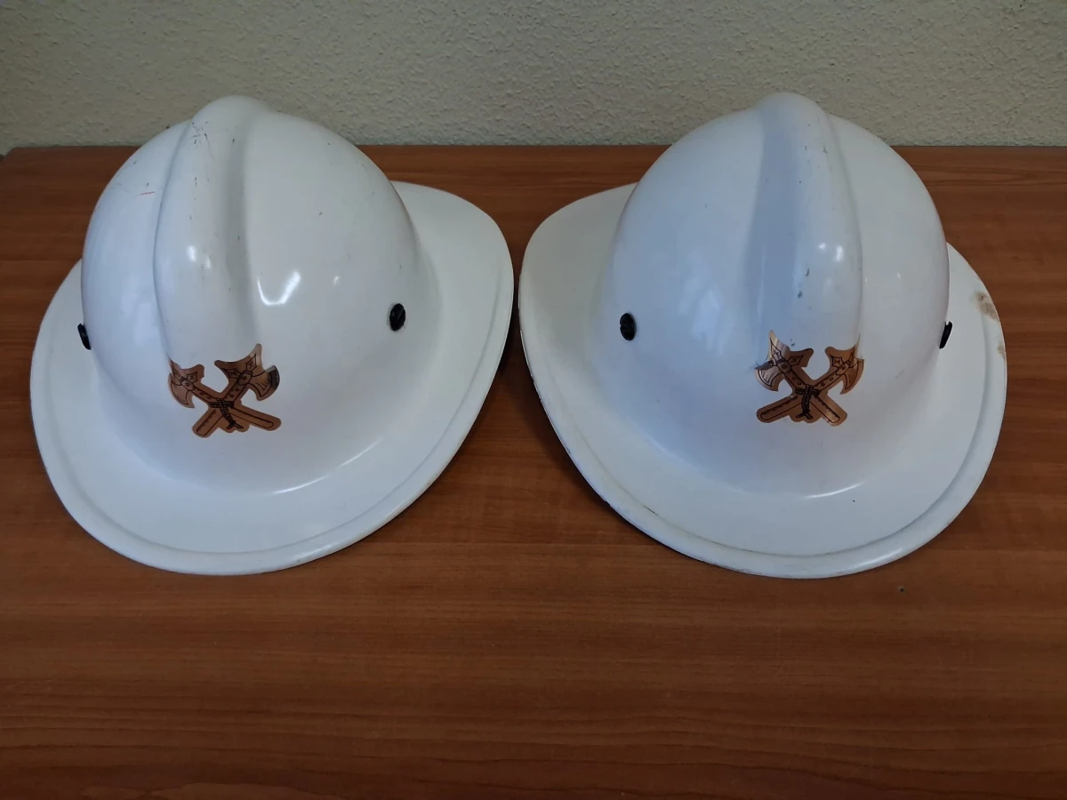 2 Brandweerhelmen