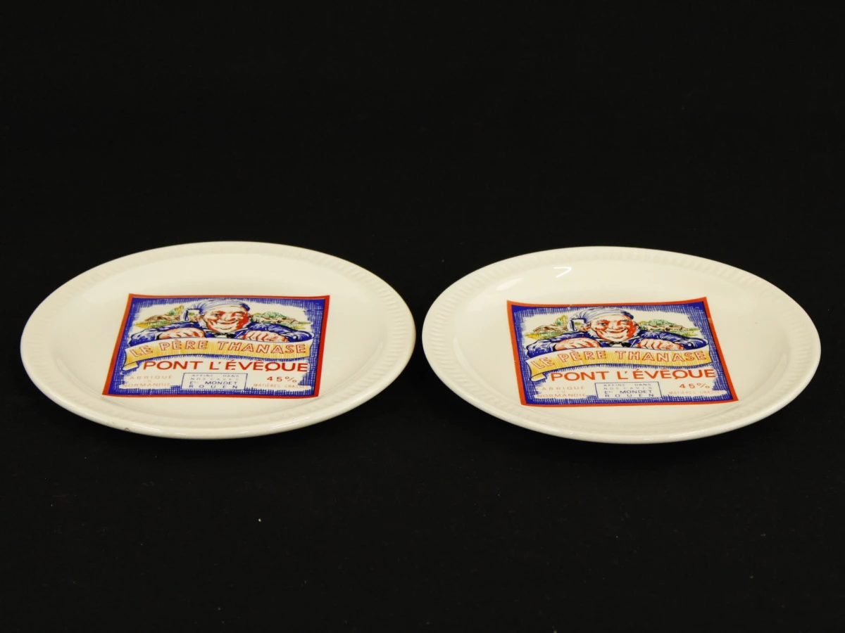 Set van 7 vintage Franse kaasbordjes