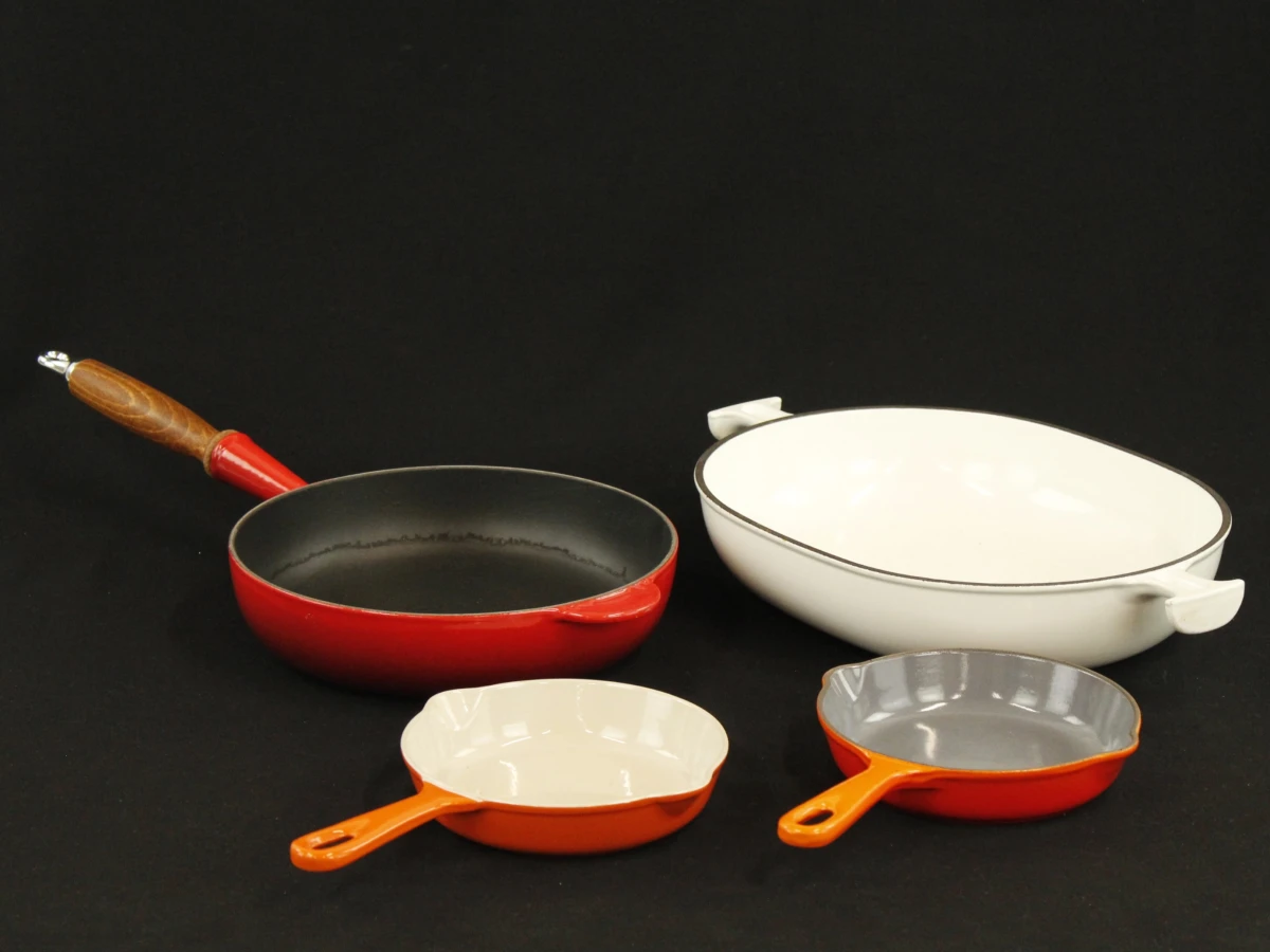 Set Le Creuset gietijzeren pannen en ovenschaal