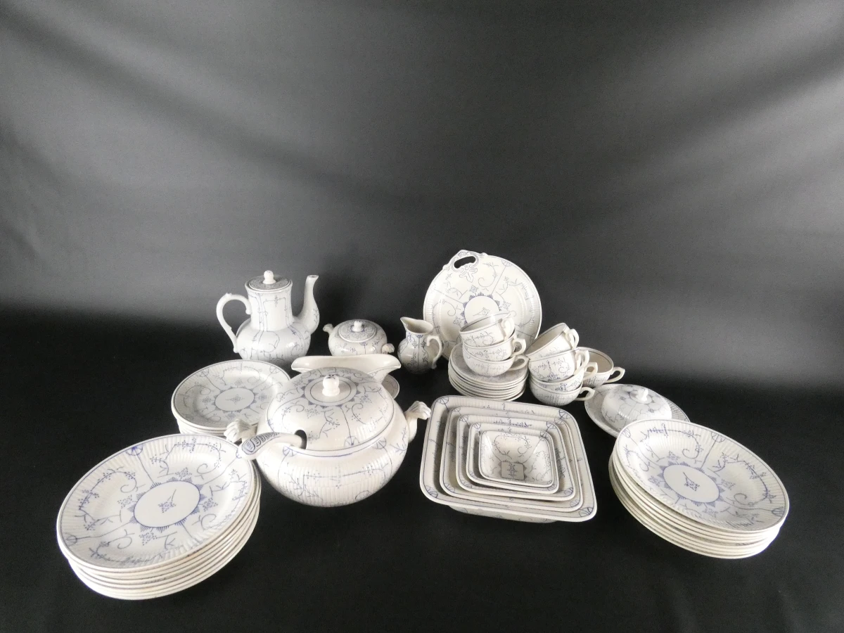 Vintage Boch La Louvière servies met blauw decor(57 stuks)